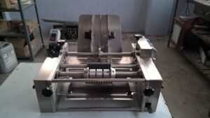 Semi-Automatic Round Bottle Labelling Machine