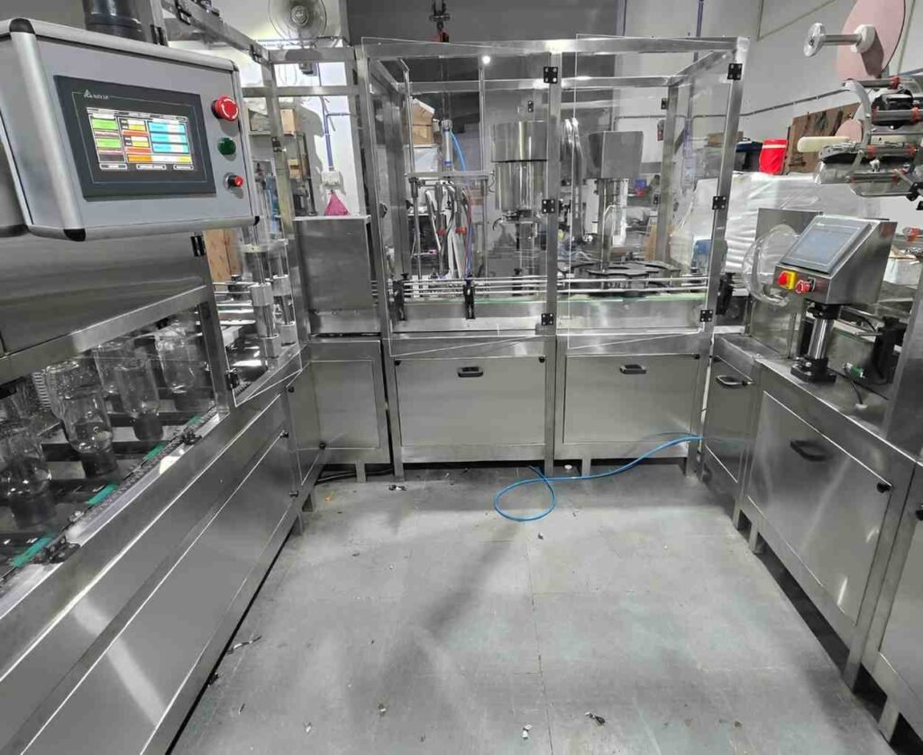 Linear bottle washing machine